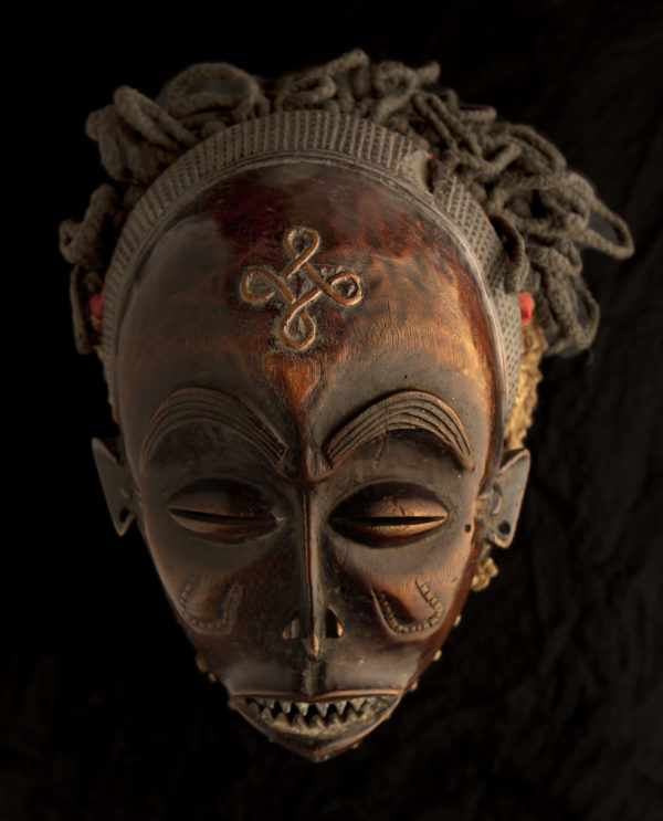 Maschera Angola Chokwe P0027 - Art Primitivo e contemporaneo - gallery Arts - arte primitiva africa - shop - spoleto umbria